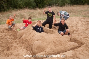 sand (2) sand (2)